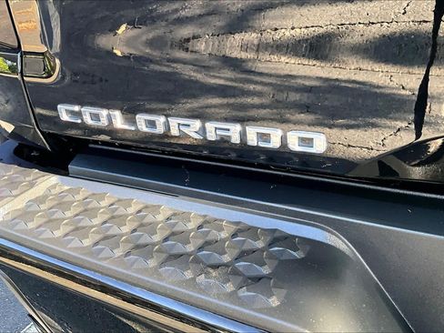 Used 2024 Chevrolet Colorado ZR2 w/ ZR2 Convenience Package III AWD/4WD image 10