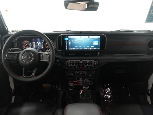 Used 2024 Jeep Wrangler Unlimited Rubicon AWD/4WD image 17