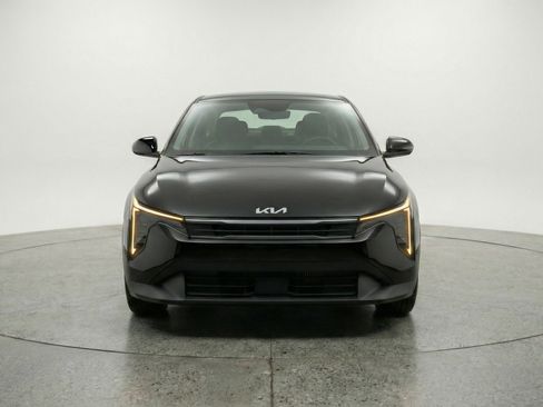 Used 2025 Kia K4 LXS image 2
