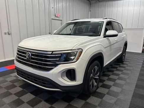 Used 2024 Volkswagen Atlas SE AWD/4WD image 6