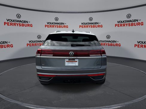 Certified 2024 Volkswagen Atlas Cross Sport SE w/ Black Wheel Package image 7