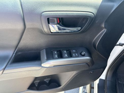 Used 2023 Toyota Tacoma Limited AWD/4WD image 9