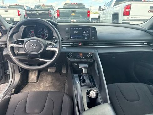 Used 2022 Hyundai Elantra SEL FWD image 10