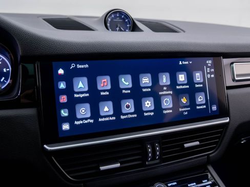 Certified 2023 Porsche Cayenne Platinum Edition image 22