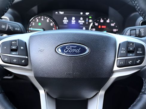 Used 2023 Ford Explorer XLT w/ Equipment Group 202A AWD/4WD image 18
