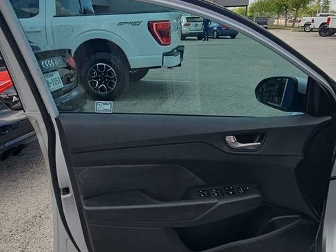 Used 2021 Hyundai Accent SE image 10