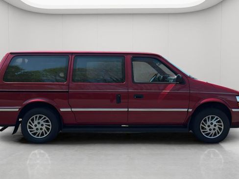 Used 1993 Dodge Grand Caravan SE FWD image 3