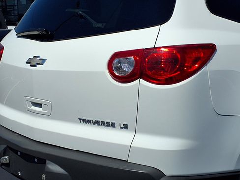 Used 2012 Chevrolet Traverse LS FWD image 23