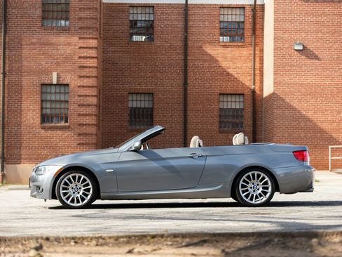 Used 2011 BMW 328i Convertible w/ M Sport Pkg image 10