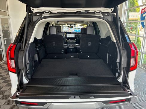 Used 2025 Ford Expedition Platinum AWD/4WD image 12