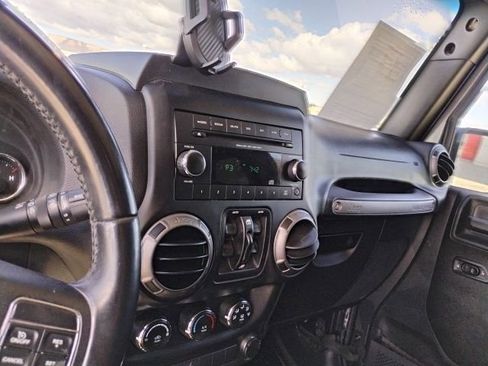 Used 2018 Jeep Wrangler Unlimited Sport S AWD/4WD image 15