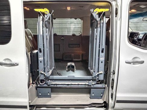 Used 2019 Nissan NV 3500 SL image 15