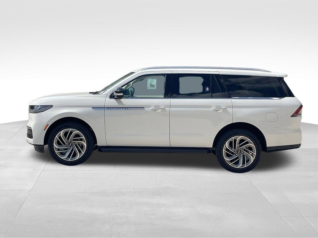 New 2027 Lincoln Navigator Premiere AWD/4WD image 2