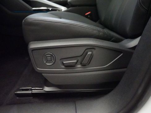 Certified 2025 Audi Q5 Premium w/ Convenience Package AWD/4WD image 17