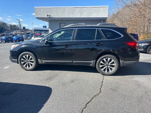 Used 2017 Subaru Outback 2.5i Limited image 2