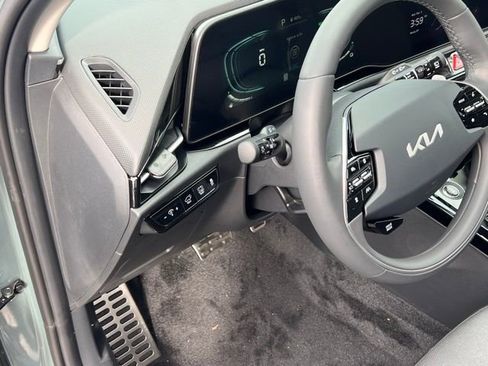 New 2025 Kia Niro SX Touring FWD image 10