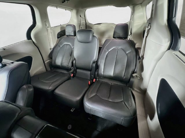 Used 2020 Chrysler Pacifica Touring-L Plus FWD image 27