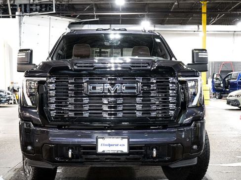 Used 2025 GMC Sierra 2500 Denali Ultimate w/ LPO, GMC Protection Package AWD/4WD image 3