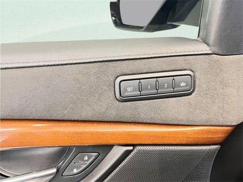 Used 2020 Cadillac Escalade Premium Luxury image 32