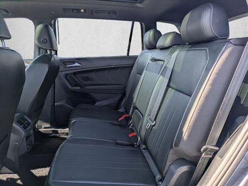 Used 2022 Volkswagen Tiguan SE R-Line image 19