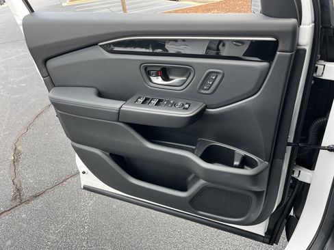 Certified 2025 Honda Pilot EX-L image 15