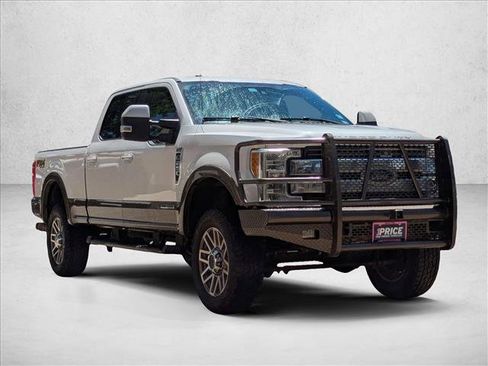 Used 2017 Ford F250 King Ranch w/ FX4 Off-Road Package AWD/4WD image 3