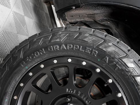 Used 2017 Toyota Land Cruiser image 34