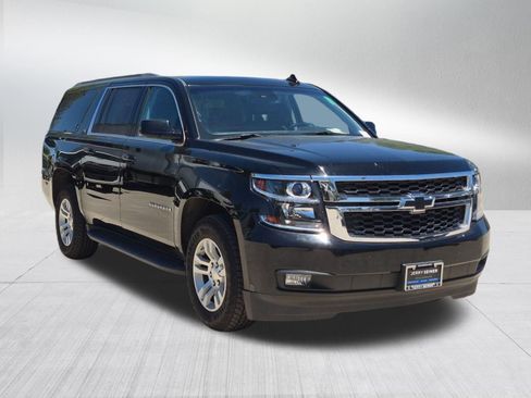 Used 2017 Chevrolet Suburban LT w/ Luxury Package AWD/4WD image 2