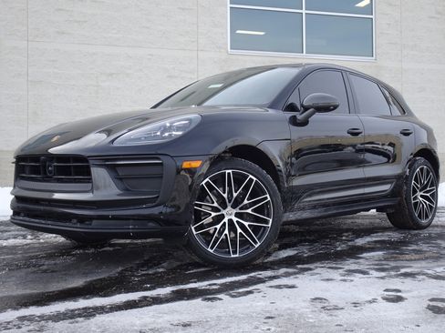 Used 2024 Porsche Macan image 1