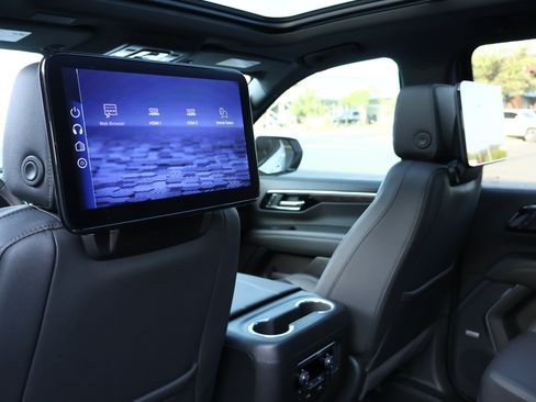 New 2026 Chevrolet Suburban Z71 w/ Z71 Off-Road Package AWD/4WD image 5