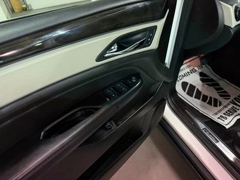 Used 2015 Cadillac SRX Luxury w/ Driver Awareness Package image 11