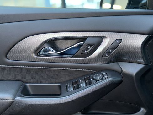 Used 2022 Chevrolet Traverse Premier image 16