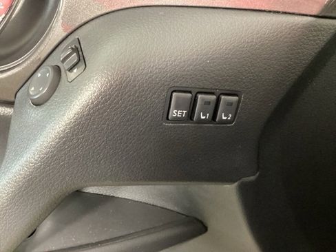 Used 2019 Nissan Rogue SV w/ Sun & Sound Touring Package image 17