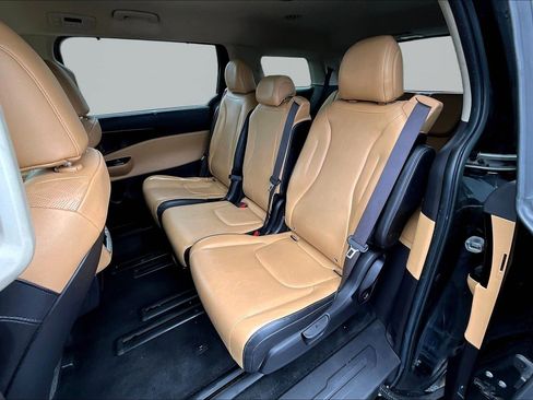 Used 2023 Kia Carnival EX FWD image 22