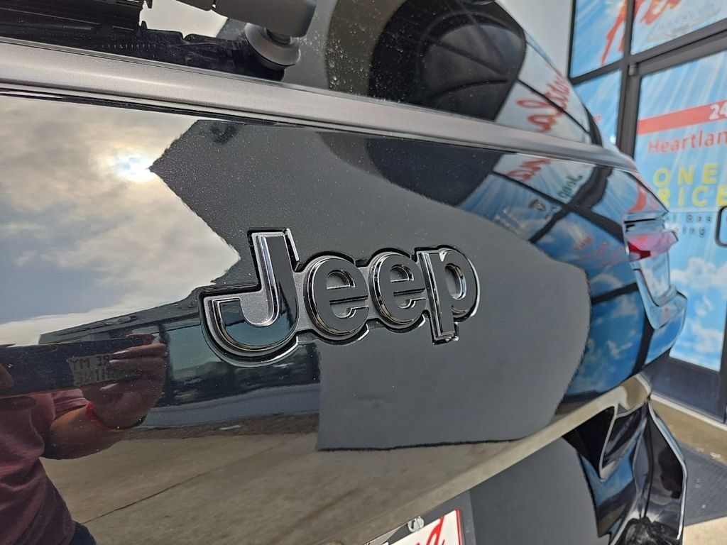 New 2026 Jeep Grand Cherokee L Limited w/ Limited Altitude Package AWD/4WD image 20