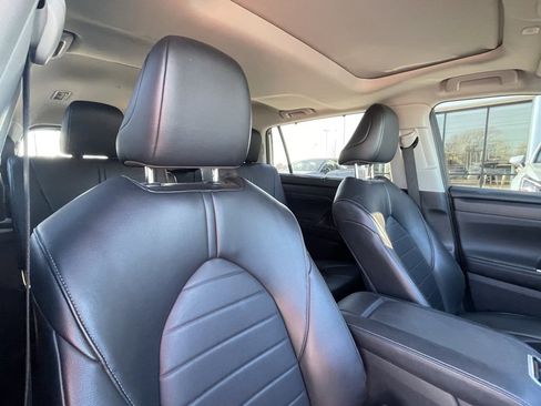 Used 2023 Toyota Highlander XLE image 30