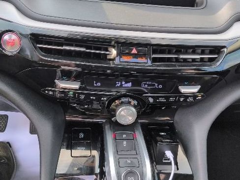 Used 2023 Acura MDX w/ Technology Package FWD image 8
