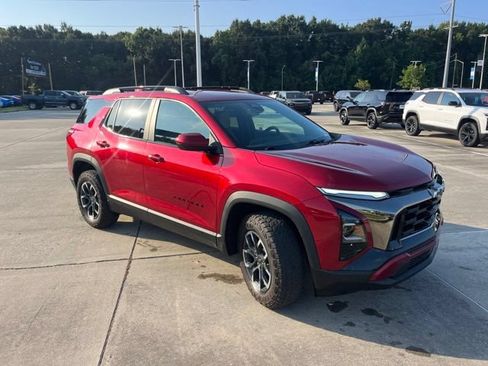 Used 2025 Chevrolet Equinox ACTIV w/ Convenience Package III FWD image 11