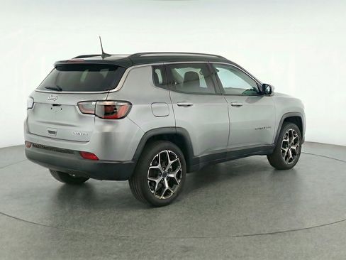 Used 2025 Jeep Compass Limited image 9