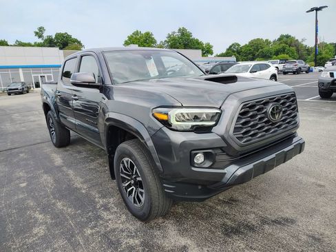 Used 2023 Toyota Tacoma TRD Sport AWD/4WD image 3
