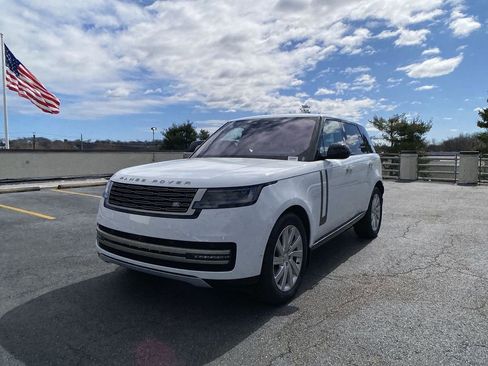 Certified 2023 Land Rover Range Rover SE image 4