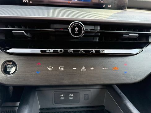Used 2025 Nissan Murano SV AWD/4WD image 18