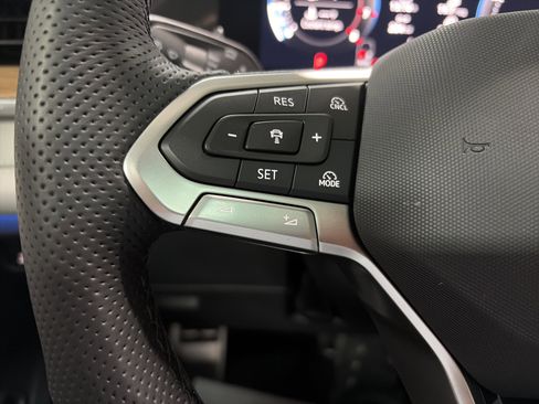 New 2026 Volkswagen Tiguan SEL R-Line image 18