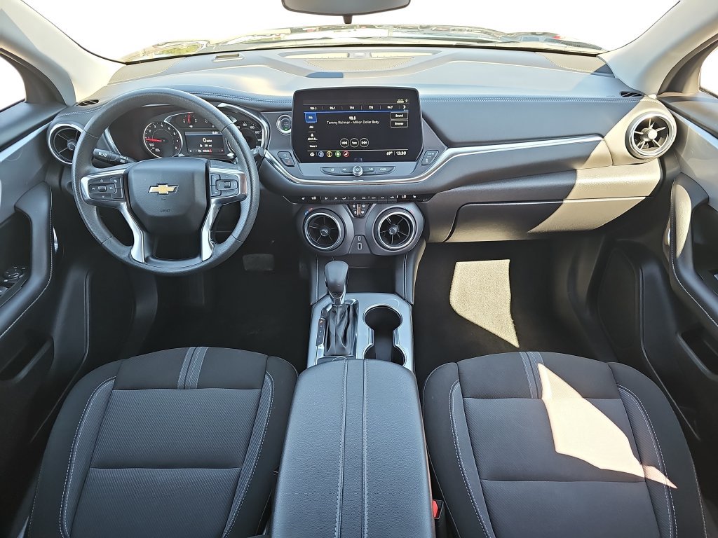 Used 2025 Chevrolet Blazer LT FWD image 9