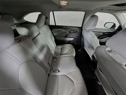 Used 2021 Toyota Highlander Limited AWD/4WD image 29