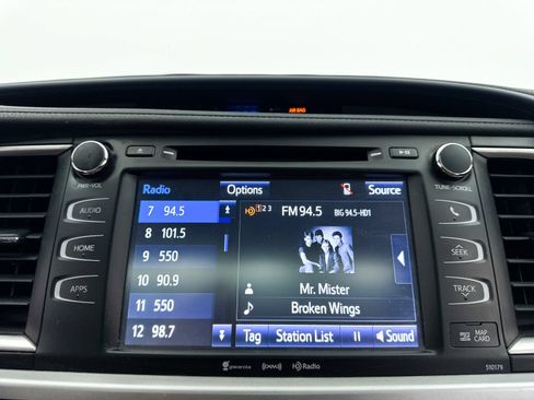 Used 2017 Toyota Highlander XLE w/ Carpet Mat Package AWD/4WD image 5