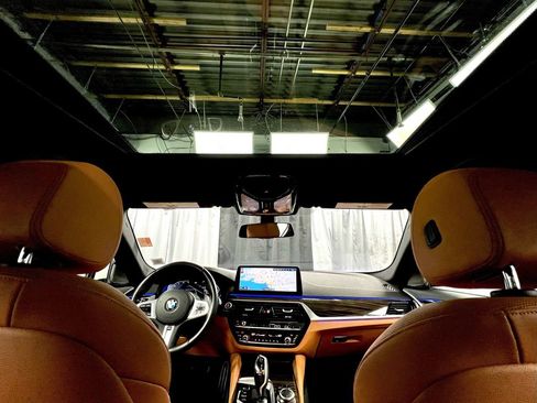 Used 2022 BMW 530i xDrive w/ M Sport Package image 18