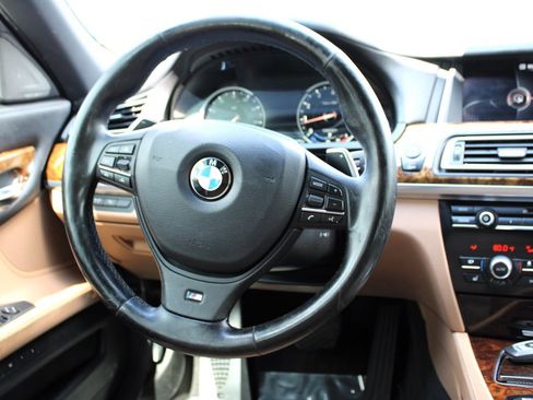 Used 2015 BMW 750Li xDrive image 13