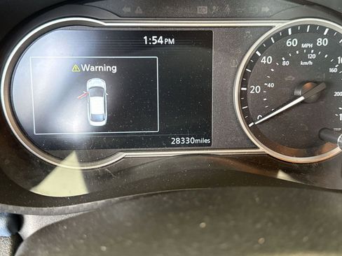 Used 2025 Nissan Versa SV image 9