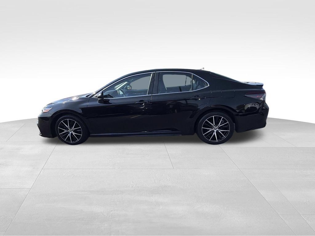 Used 2023 Toyota Camry SE FWD image 6